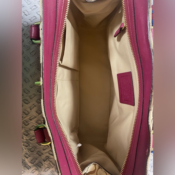 Coach Legacy Signature Carryall in Tan and Burgundy - Picture 3 of 8